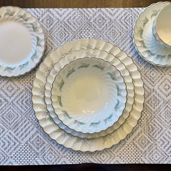 Snowhite Regency Woodland Dinnerware - Vintage, Made in England - Picture 1 of 6